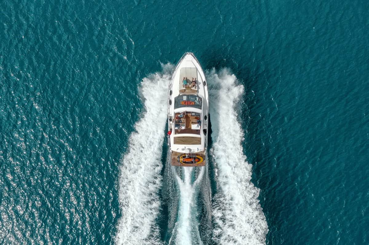 Canadian boating safety tips on the water